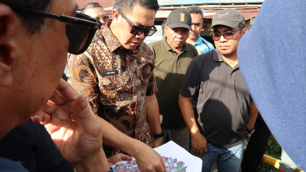 Percepat Pengendalian Banjir, Wali Kota Samarinda Pantau Proyek Drainase Antasari 2 Wali Kota Samarinda Andi Harun melakukan peninjauan proyek drainase di Antasari 2 sebagai bagian dari program pengendalian banjir yang bekerja sama dengan Bidang Sumber Daya Air (SDA) Dinas Pekerjaan Umum dan Penataan Ruang (PUPR) Provinsi Kalimantan Timur (Kaltim).