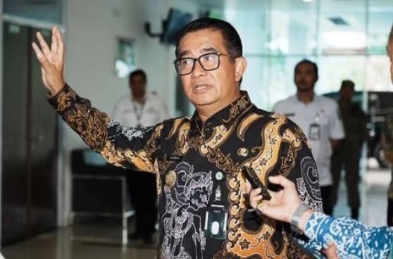 Akui Kenikmatannya, Pj Gubernur Dorong Promosi Coklat Berau di Bandara Penjabat (Pj) Gubernur Kalimantan Timur (Kaltim) Akmal Malik mengapresiasi Pemerintah Kabupaten Berau yang sudah mulai mengembangkan bisnis minuman maupun kafe dengan menu coklatnya.