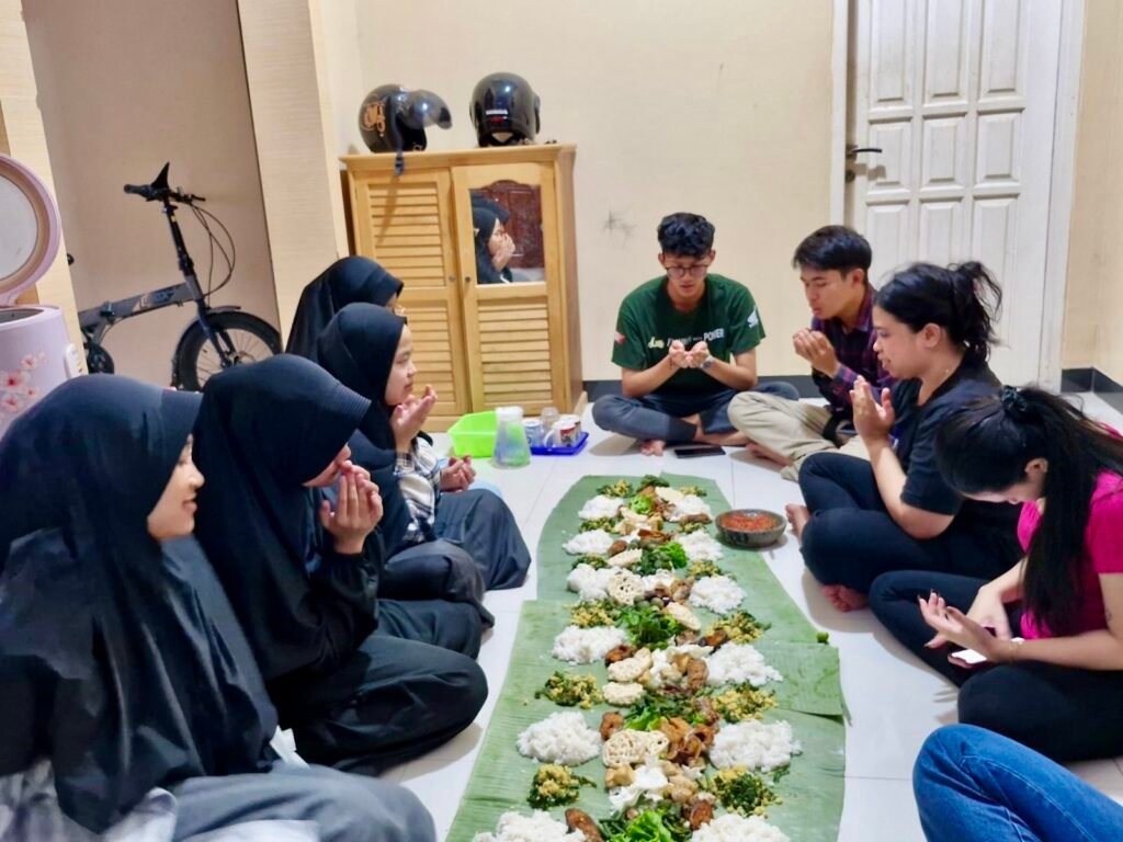 Pererat Silaturahmi Muharram, MSI Group Adakan Ngeliwet dan Nonton Bersama Keluarga Media Sukri Indonesia (MSI) Group adakan acara makan bareng 'ngeliwet' dalam rangka mempererat silaturahmi dan memperingati bulan Muharram 1446 Hijriah.