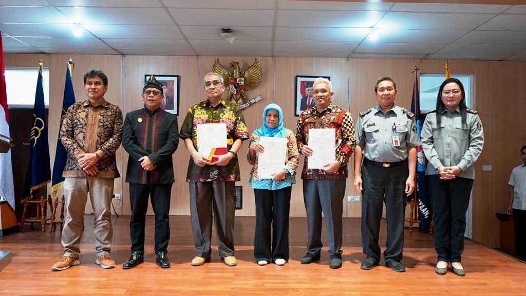 DJKI bersama Kanwil Kemenkumham Kaltim Gelar Patent One Stop Service di Unmul Dalam upaya meningkatkan jumlah dan kualitas permohonan paten dari inventor dalam negeri, khususnya di Kalimantan Timur, Direktorat Jenderal Kekayaan Intelektual (DJKI) melaksanakan kegiatan "Patent One Stop Service" di Universitas Mulawarman (Unmul), Senin (15/7/2024).