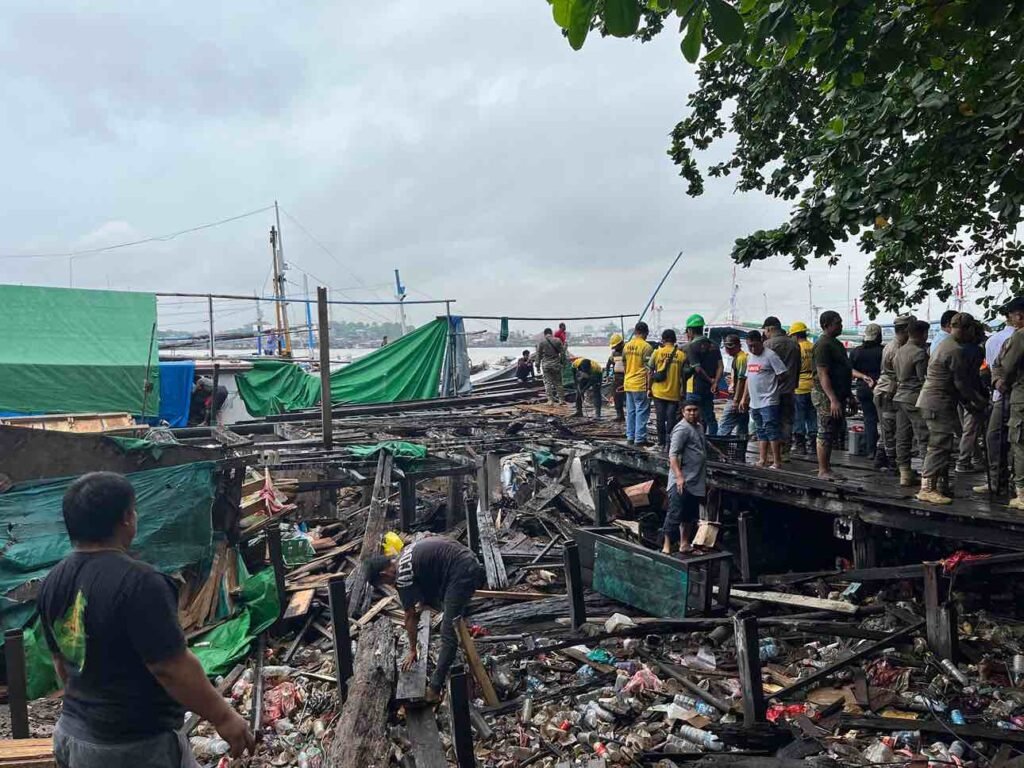 Pembangunan Teras Samarinda Tahap II Segera Dimulai, 80 Pedagang Direlokasi Proyek pembangunan Teras Samarinda Tahap II berlokasi di Dermaga Pasar Pagi yang diinisiasi Pemerintah Kota Samarinda, akan segera dimulai.