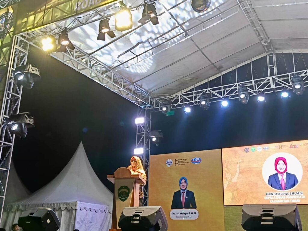 Road to East Borneo International Folklore Festival (EBIFF) dan Kemilau Kaltim Fest 2024 secara langsung dibuka Kepala Dinas Pariwisata Kalimantan Timur (Kaltim) Ririn Sari Dewi, di Lapangan Temindung Creative Hub, Sabtu (6/7/2024) malam.