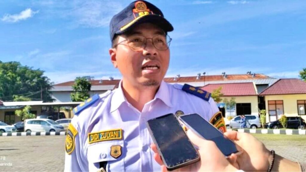 Parkir Sembarangan, Hambat Akses Ambulans ke RSUD AWS Samarinda Kepala Bidang Lalu Lintas Dinas Perhubungan (Dishub) Samarinda Didi Zulyani, menyoroti masalah serius yang terjadi di Jalan Palang Merah, Samarinda Ulu.