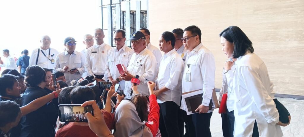 Luruskan Persepsi Keliru, OIKN Sebut Pembangunan IKN Bertahap Bukan Sekadar Cepat Plt Wakil Kepala Otorita IKN Raja Juli Antoni menyebut saat ini banyak beredar persepsi yang keliru tentang pembangunan Ibu Kota Nusantara (IKN) di tengah masyarakat Indonesia.