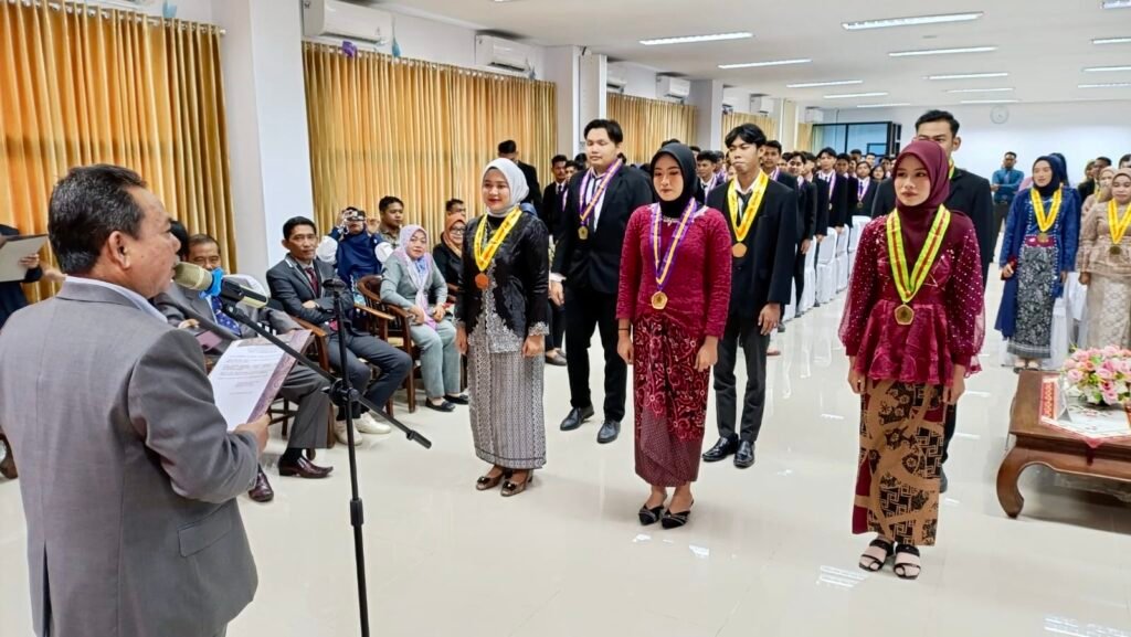 IKIP PGRI Kaltim Cetak Sarjana Vokasional Teknologi Otomotif Pertama di Kalimantan IKIP PGRI Kaltim meluluskan angkatan pertama Studi Pendidikan Vokasional Teknologi Otomotif pada tahun ini.