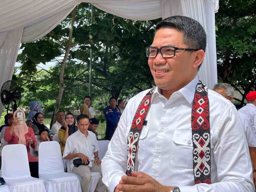 PMI Samarinda Diminta Penuhi Target Ketersediaan 17 Ribu Kantong Darah Per Tahun Dalam upaya memenuhi kebutuhan darah yang semakin mendesak, Kota Samarinda membutuhkan sekitar 17 ribu kantong darah tiap tahun, sesuai dengan ketentuan WHO yang menetapkan dua persen dari jumlah penduduk sebagai kebutuhan darah ideal.