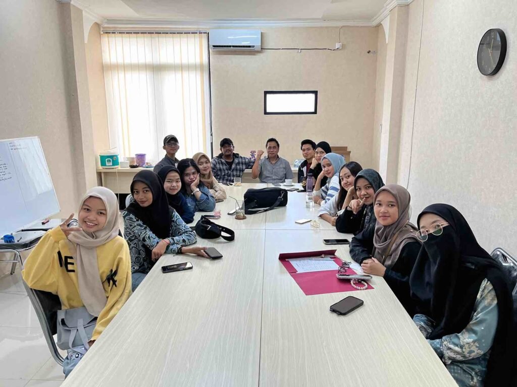 9 Wartawan Dinyatakan Kompeten Ikuti UKW, MSI Group Potong Tumpeng Media Sukri Indonesia (MSI Group) mengadakan "Potong Tumpeng" sebagai rasa syukur atas kelulusan para wartawan yang telah berhasil menyelesaikan Uji Kompetensi Wartawan (UKW) angkatan ke-34 dan 35.