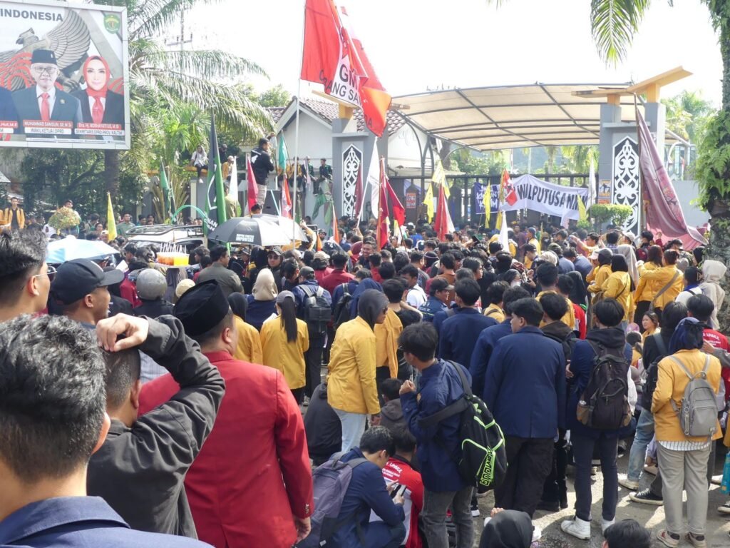 Ribuan Mahasiswa Kaltim Gelar Aksi Kawal Putusan MK dan Tolak Revisi UU Pilkada di DPRD