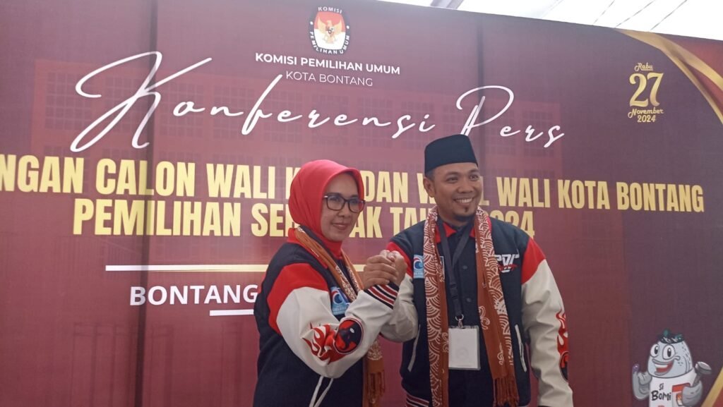 Diantar Ribuan Orang, Najirah-Aswar Pasangan Terakhir Mendaftar di KPU Bontang