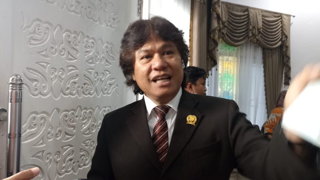 Nursalam Desak Rekayasa Lalu Lintas Jalan RSUD Taman Husada Karena Dinilai Berbahaya Kondisi jalur keluar-masuk Rumah Sakit Umum Daerah (RSUD) Taman Husada Bontang, kembali menuai kritik tajam dari Anggota Komisi II DPRD Bontang Nursalam.