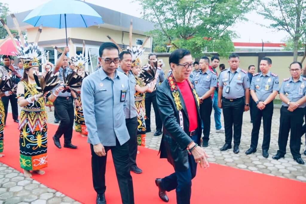 Menkumham Hadiri Rapat Kabinet Perdana di IKN dan Kunjungi Lapas Balikpapan Menteri Hukum dan HAM, Yasonna H Laoly, mengikuti Rapat Kabinet Paripurna di Istana Garuda, Ibu Kota Nusantara (IKN), Kalimantan Timur (Kaltim) pada Senin (12/8/2024).