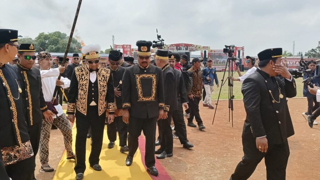 Kanwil Kemenkumham Kaltim di Erau Adat Kutai 2024, Serahkan Sertifikat Kekayaan Intelektual Komunal