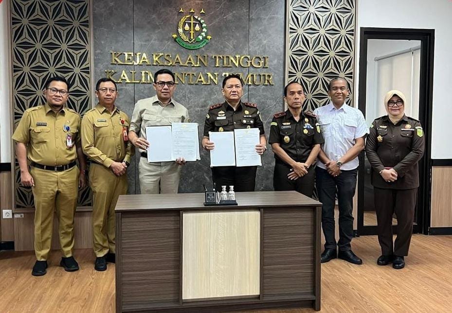 Dukungan Konkret Pemkot Samarinda : Hibah Toyota Land Cruiser untuk Kejati Kaltim