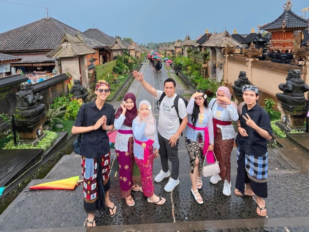 Menelusuri Keindahan dan Kearifan Lokal Bali