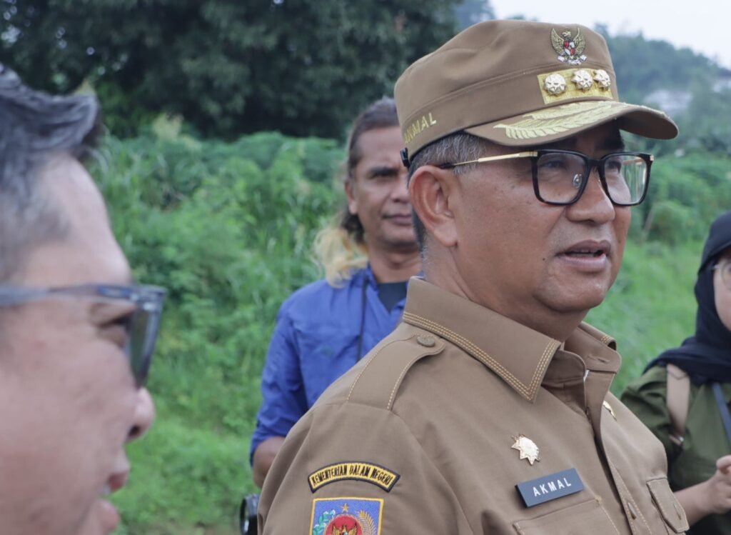 Tinjau Pembangunan Turap Bontang, Pj Gubernur Ingatkan Masih Bahaya