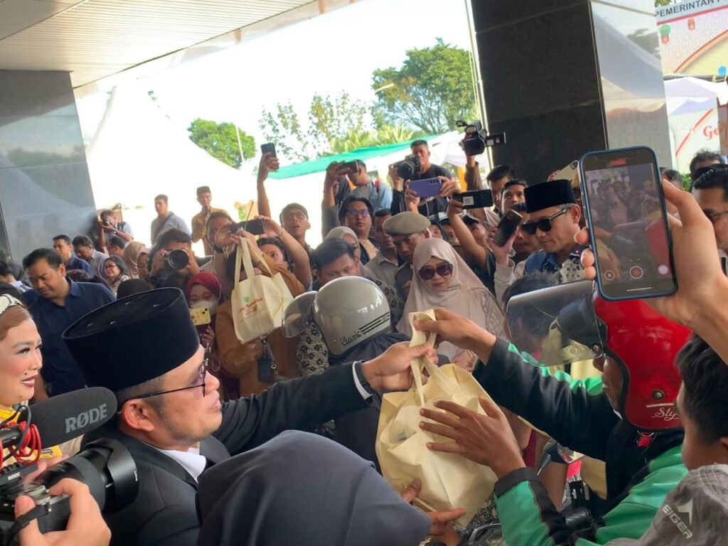Pemprov Kaltim Dukung UMKM dengan Bagikan 1000 Takjil Gratis