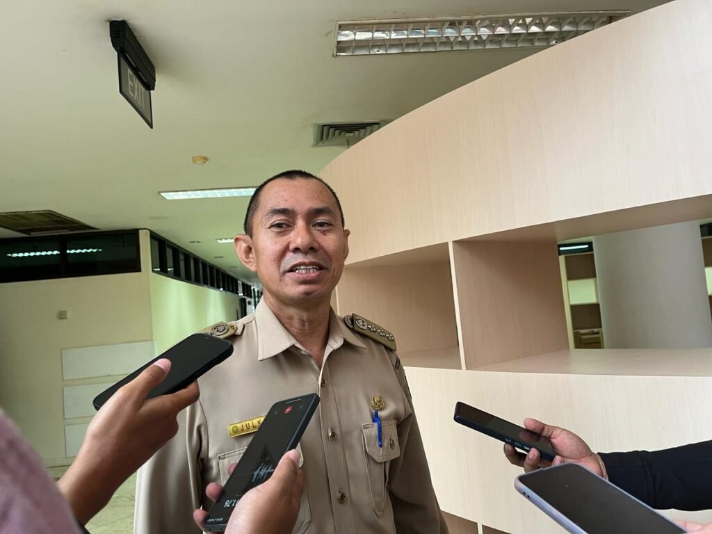Julkifli Desak Perbaikan Jalan Menuju Kantor Camat Kota Bangun Darat