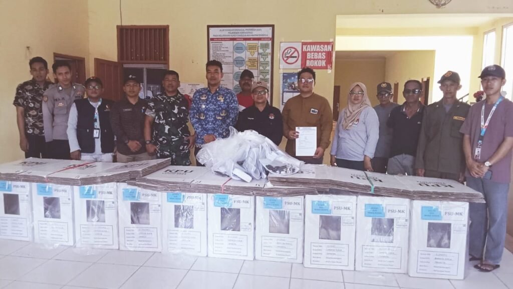 Logistik PSU Tiba di Kuala Samboja, Lurah Usman Imbau Warga Tak Golput