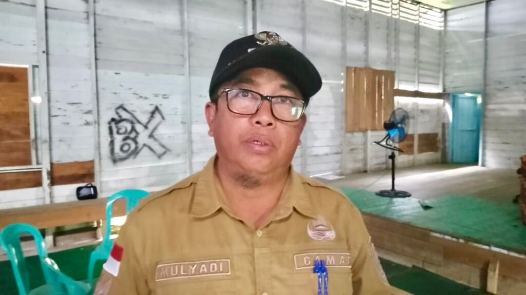 Pemekaran RT di Muara Ilir Sukses, Camat Mulyadi Beri Apresiasi Pihak Kecamatan Muara Muntai memberikan apresiasi tinggi kepada Pemerintah Desa (Pemdes) Muara Muntai Ilir atas keberhasilan dalam merealisasikan dua program strategis yang menyentuh langsung kepentingan masyarakat.