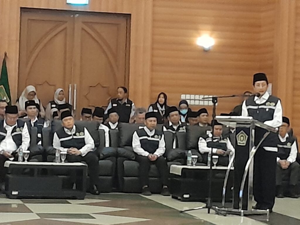 Menag Nasaruddin Lepas Kloter 1 Jemaah Haji: Niat Berhaji untuk Meraih Rida Allah, Bukan Sekadar Gelar