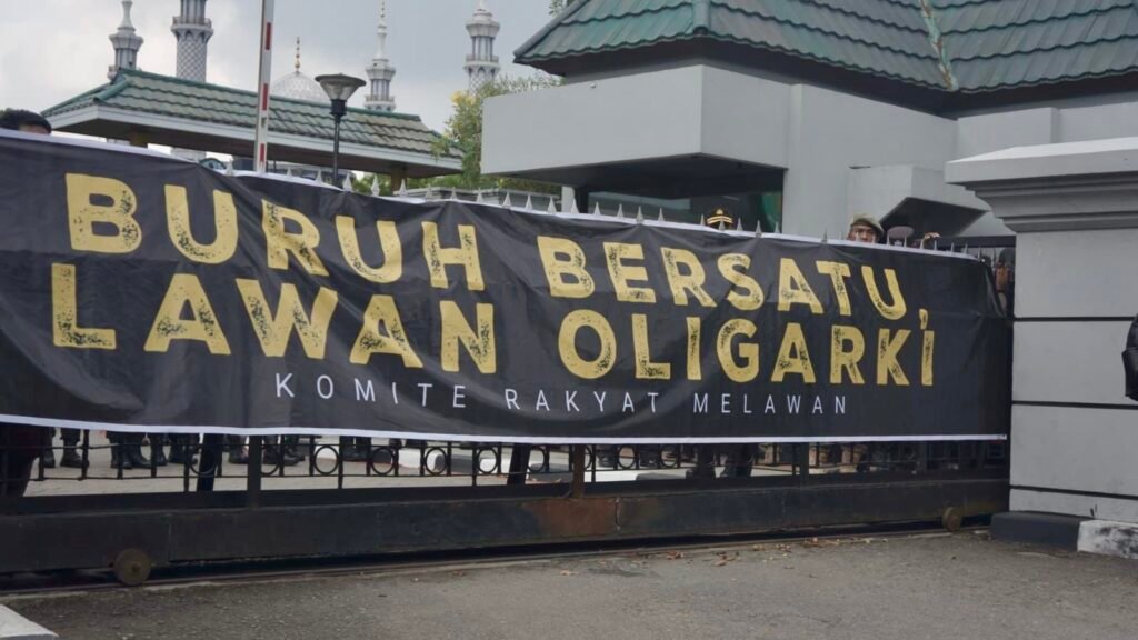 Memperingati Hari Buruh Internasional 2025, Serikat Buruh Samarinda menyuarakan tuntutan terkait kesetaraan dan kesejahteraan pekerja, khususnya mengenai upah yang layak dan perlindungan terhadap pemutusan hubungan kerja (PHK) sepihak.