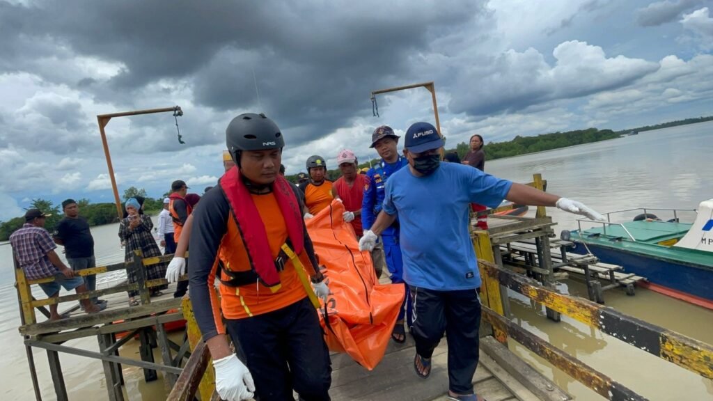 ABK KM Anugrah 05 yang Tenggelam di Muara Pegah Ditemukan Meninggal Dunia