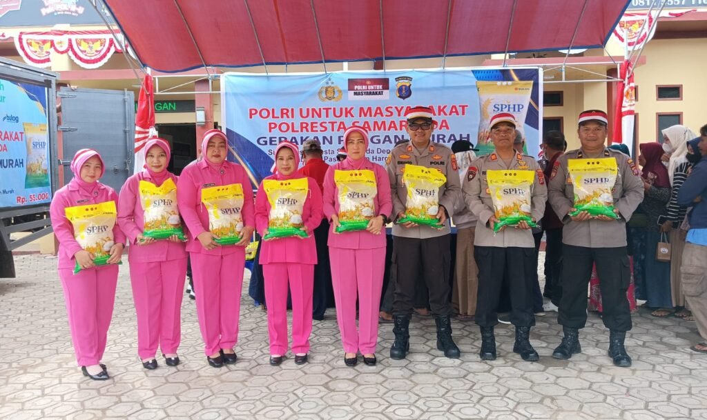 Polsek Palaran Bersama Bulog Samarinda Gelar Gerakan Pangan Murah, 1 Ton Beras Ludes Diserbu Warga